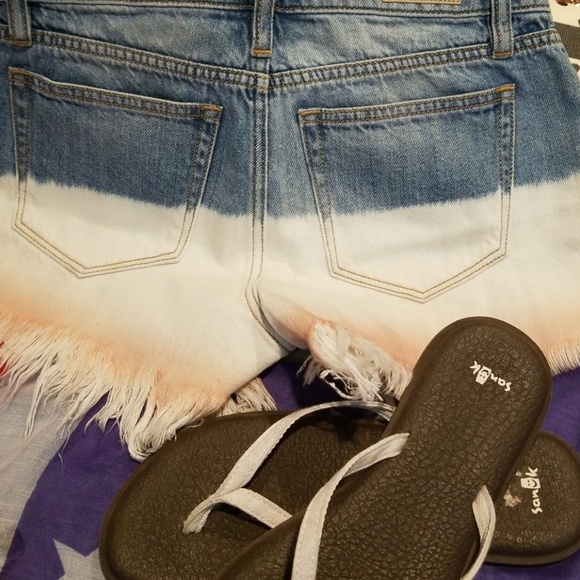 Miss Me Shorts , Size 26 - Picture 3 of 6